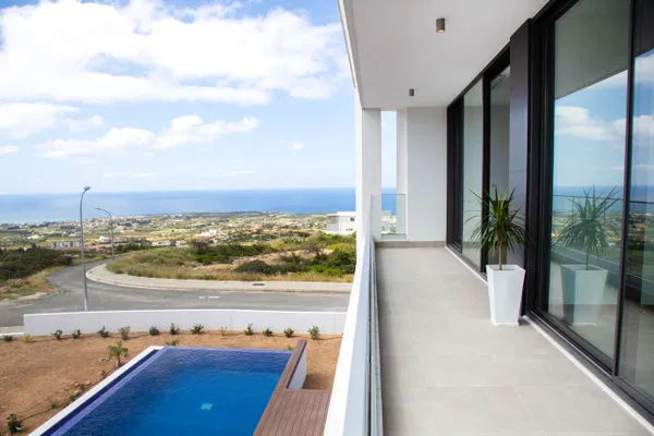 292 m² Three-Bedroom Villa for Sale in Paphos, Cyprus — photo 2