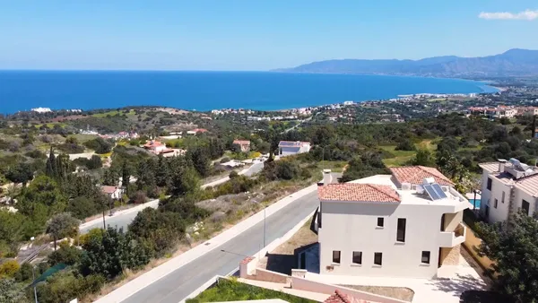 129 m² Villa with Three Bedrooms for Sale in Paphos, Cyprus — photo 2