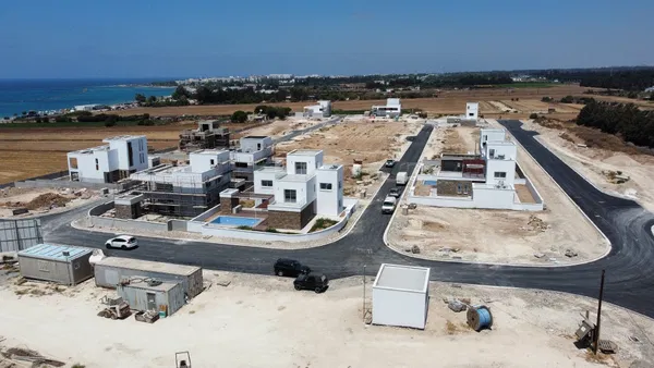 287 m² Villa with Four Bedrooms for Sale in Paphos, Cyprus — photo 3