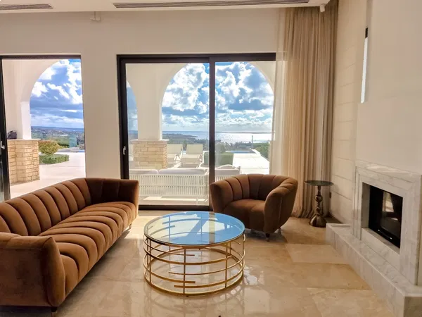 300 m² Three-Bedroom Villa for Sale in Paphos, Cyprus — photo 4