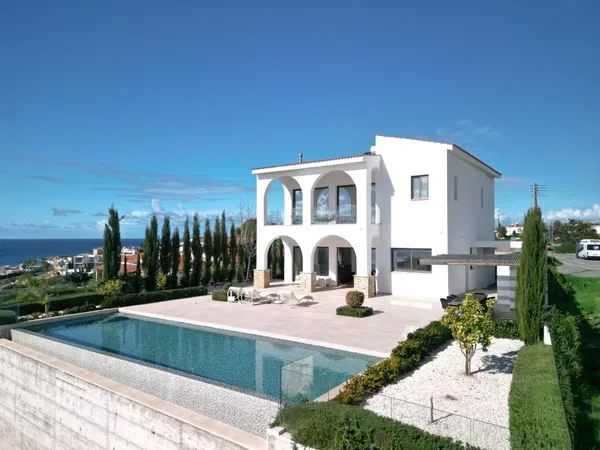 300 m² Three-Bedroom Villa for Sale in Paphos, Cyprus — photo 3
