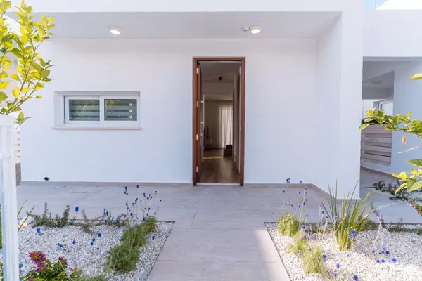 Three-Bedroom Luxury Villa for Sale in Paphos, Cyprus — photo 3