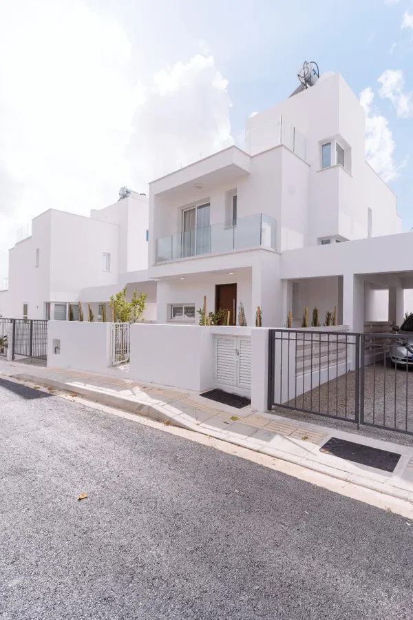 Three-Bedroom Luxury Villa for Sale in Paphos, Cyprus — photo 4