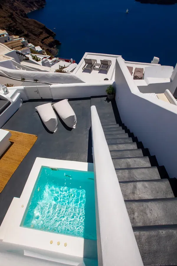Sea-View 100 m² Villa with One Bedrooms for Sale in Santorini, Cyclades — photo 2