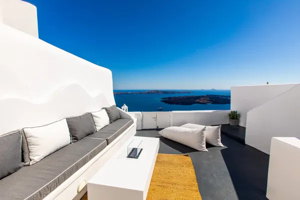 Sea-View 100 m² Villa with One Bedrooms for Sale in Santorini, Cyclades — photo 4