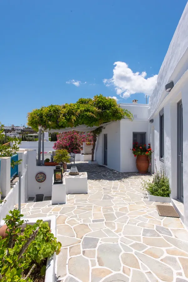 Five-Bedroom Renovated Villa for Sale in Sifnos, Cyclades — photo 3