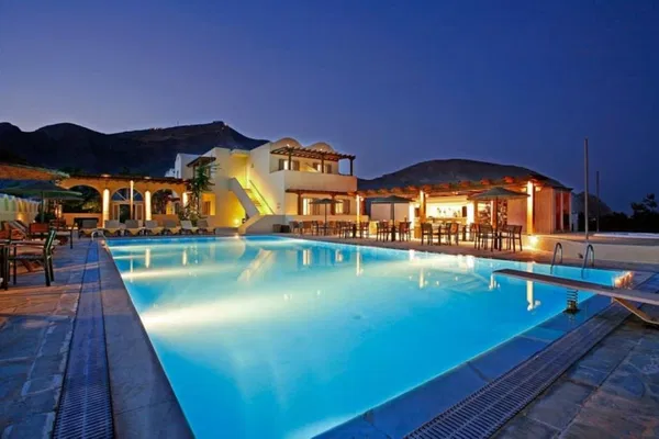 1500 m² Sea-View Hotel for Sale in Santorini, Cyclades — photo 2