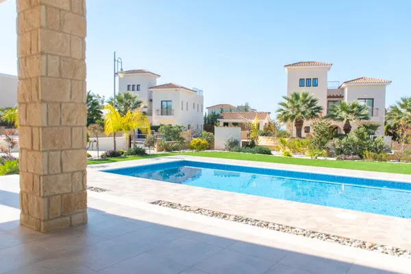 110 m² Villa with Two Bedrooms for Sale in Paphos, Cyprus — photo 2