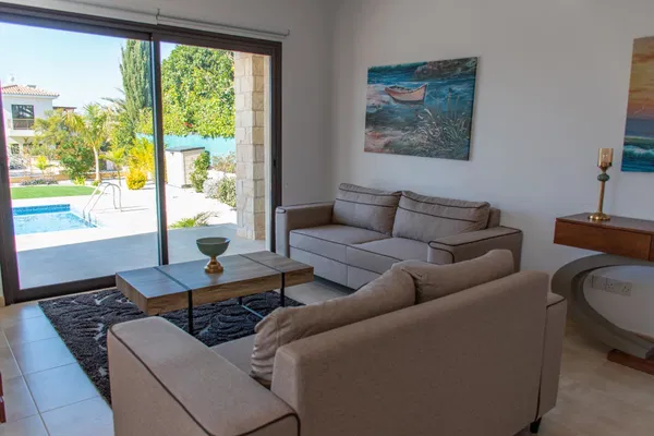 110 m² Villa with Two Bedrooms for Sale in Paphos, Cyprus with Swimming pool — photo 5