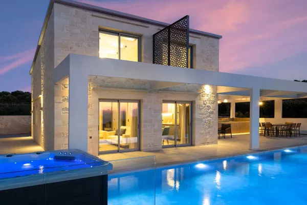 Sea-View 120 m² Villa with Four Bedrooms for Sale in Agios Onoufrios, Akrotiri — photo 2