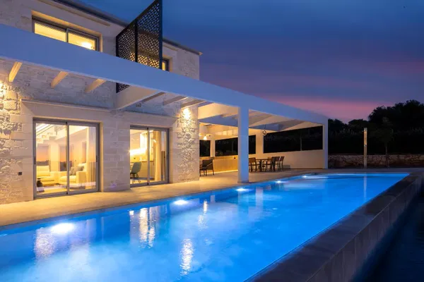 Sea-View 120 m² Villa with Four Bedrooms for Sale in Agios Onoufrios, Akrotiri