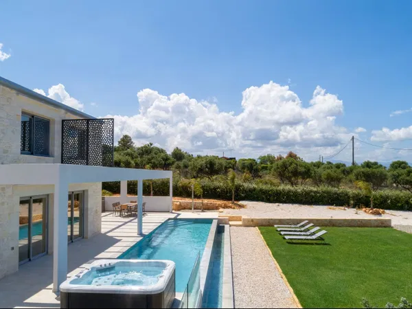 Sea-View 120 m² Villa with Four Bedrooms for Sale in Agios Onoufrios, Akrotiri — photo 3