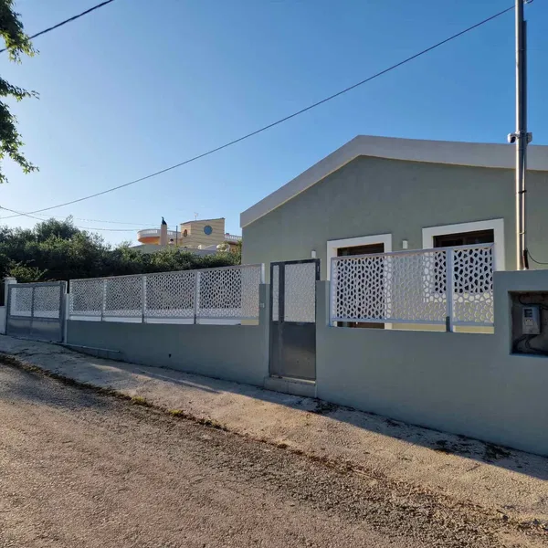82 m² Seafront Two-Bedroom Villa for Sale in Vamos, Apokoronas