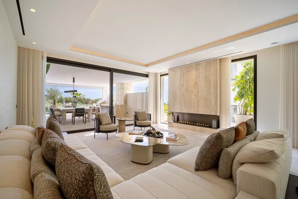 367 m² Five-Bedroom Villa for Sale in Marbella, Spain — photo 4