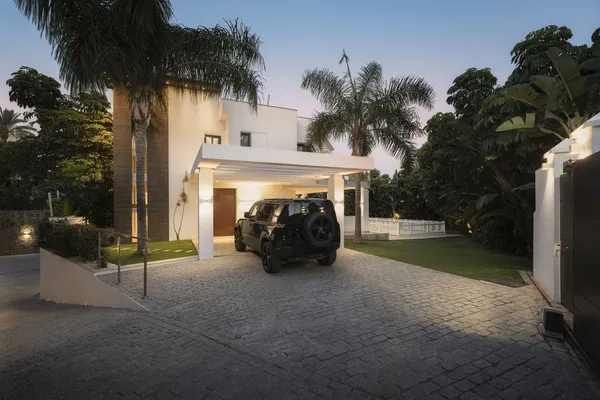 541 m² Five-Bedroom Villa for Sale in Marbella, Spain