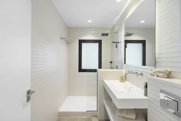 541 m² Five-Bedroom Villa for Sale in Marbella, Spain — photo 4