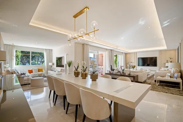 345 m² Four-Bedroom Villa for Sale in Marbella, Spain — photo 3