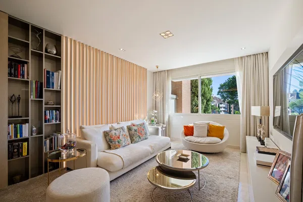 345 m² Four-Bedroom Villa for Sale in Marbella, Spain — photo 5