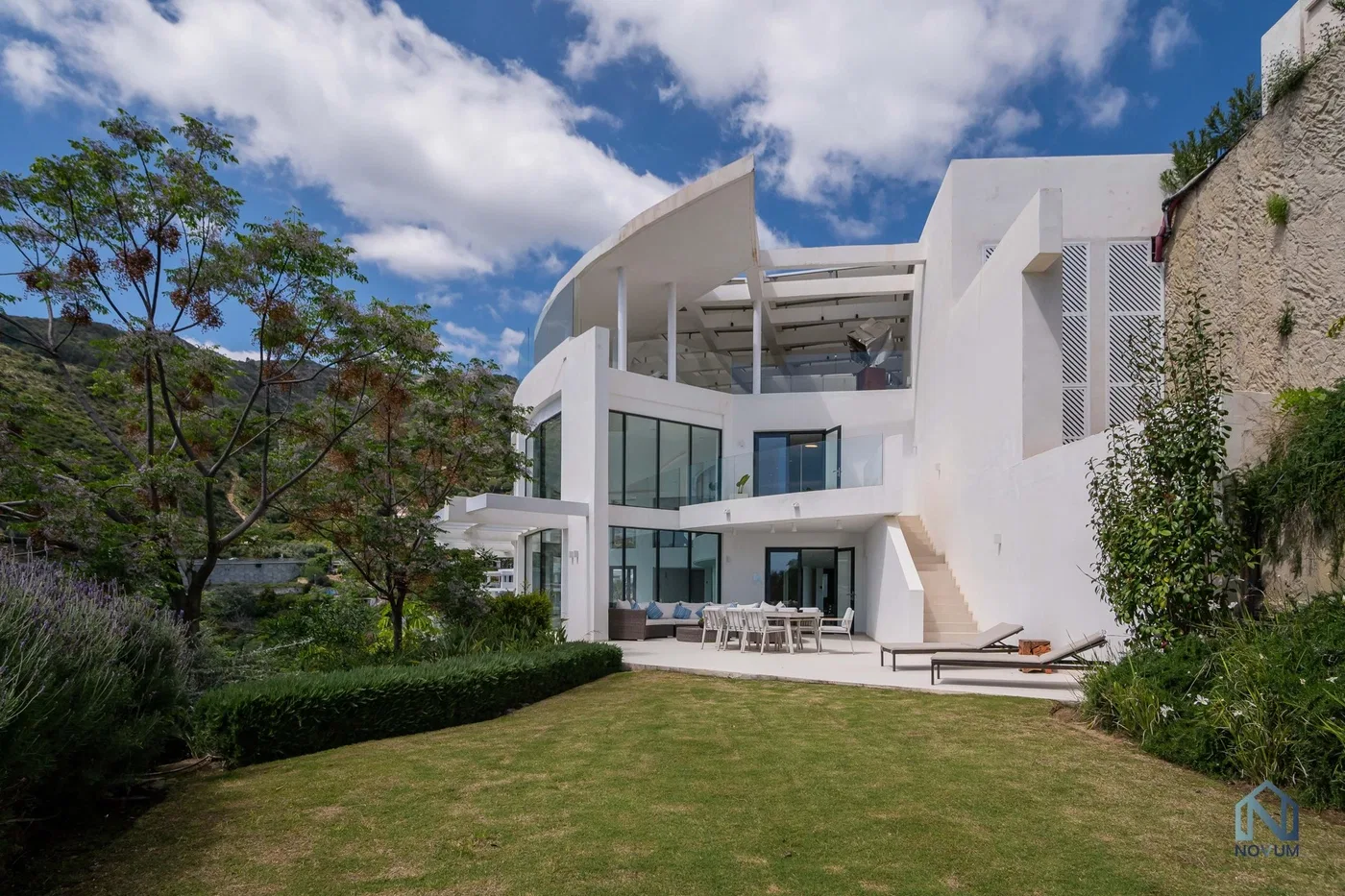 114 m² Villa with Three Bedrooms for Sale in Palo Alto, Marbella