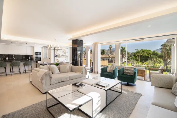 448 m² Villa with Five Bedrooms for Sale in Nueva Andalucia, Marbella — photo 4