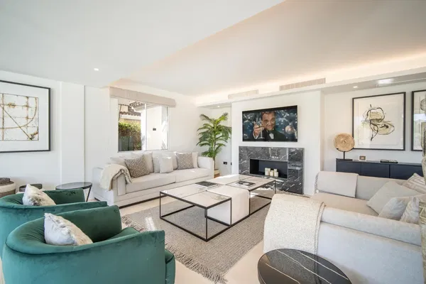 448 m² Villa with Five Bedrooms for Sale in Nueva Andalucia, Marbella — photo 3