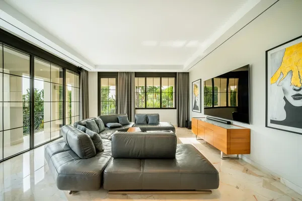 Six-Bedroom Apartment for Sale in Sierra Blanca, Marbella — photo 3