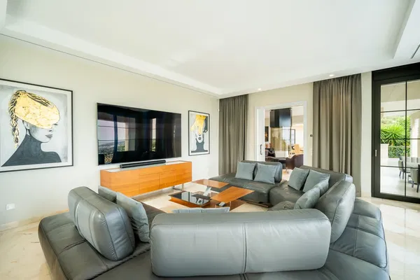 Six-Bedroom Apartment for Sale in Sierra Blanca, Marbella — photo 4