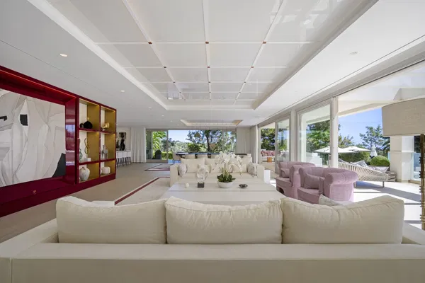 702 m² Villa with Six Bedrooms for Sale in Marbella, Spain — photo 2