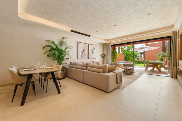 217 m² Villa with Four Bedrooms for Sale in Marbella, Spain — photo 3