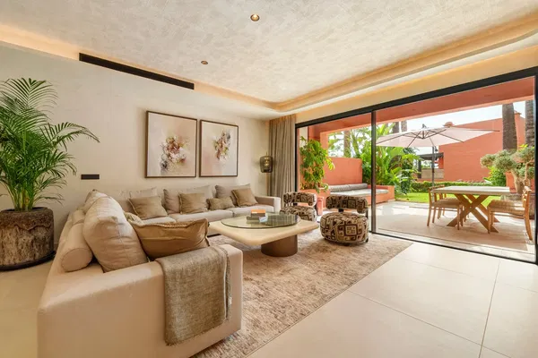 217 m² Villa with Four Bedrooms for Sale in Marbella, Spain — photo 4