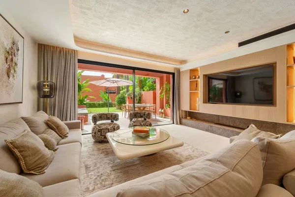 217 m² Villa with Four Bedrooms for Sale in Marbella, Spain — photo 2