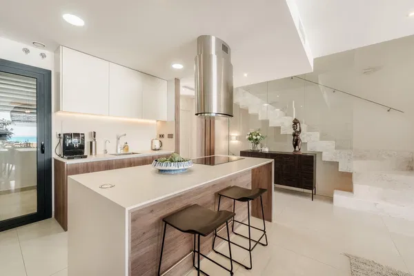 297 m² Villa with Five Bedrooms for Sale in Marbella, Spain — photo 4