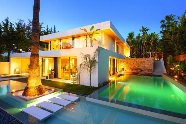 435 m² Four-Bedroom Villa for Sale in Marbella, Spain