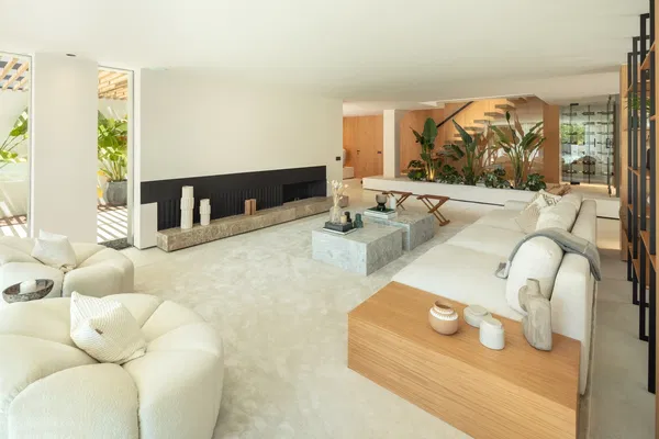 435 m² Four-Bedroom Villa for Sale in Marbella, Spain — photo 2
