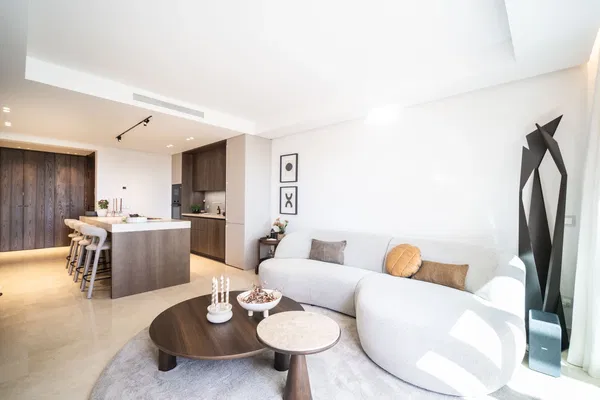 124 m² Villa with Three Bedrooms for Sale in Marbella, Spain — photo 3