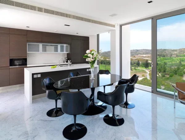 260 m² Villa with Three Bedrooms for Sale in Paphos, Cyprus — photo 3