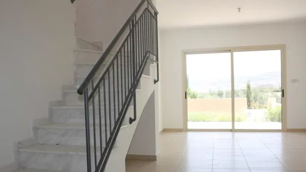 117 m² Three-Bedroom Villa for Sale in Paphos, Cyprus — photo 3