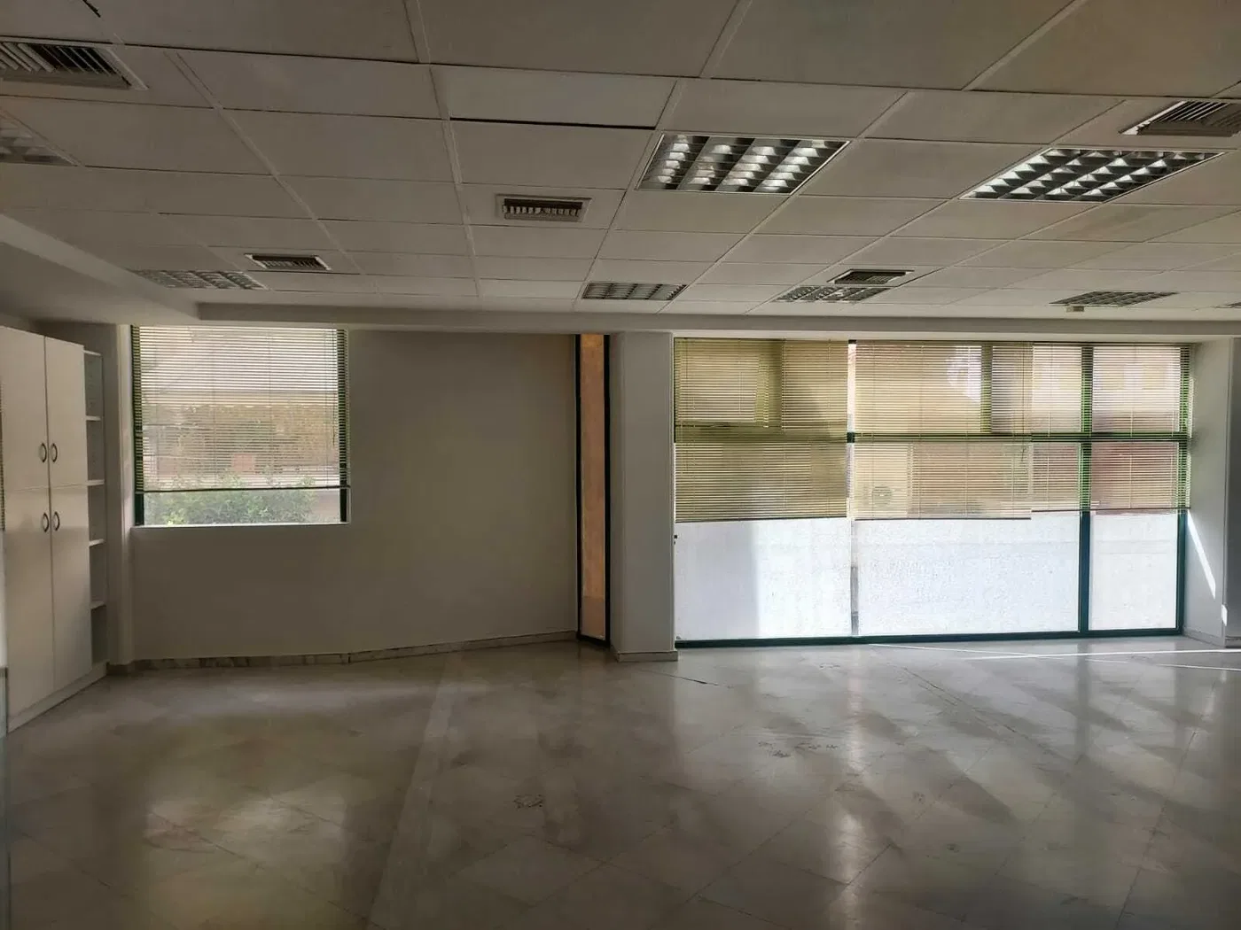 121 m² Commercial Space for Sale in Piraeus