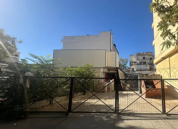 1050 m² Building for Sale in Piraeus — photo 3