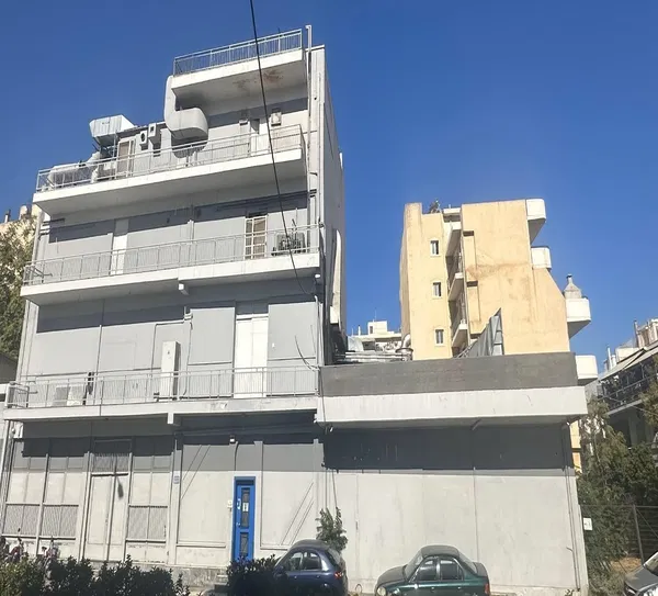 1050 m² Building for Sale in Piraeus
