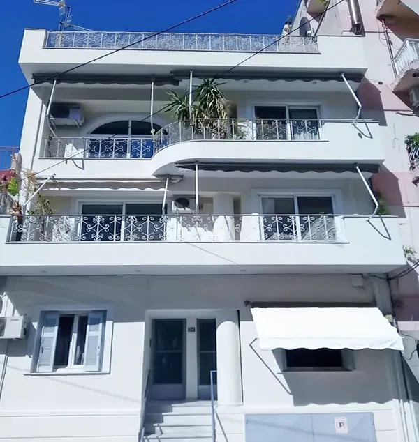 215 m² Building for Sale in Piraeus