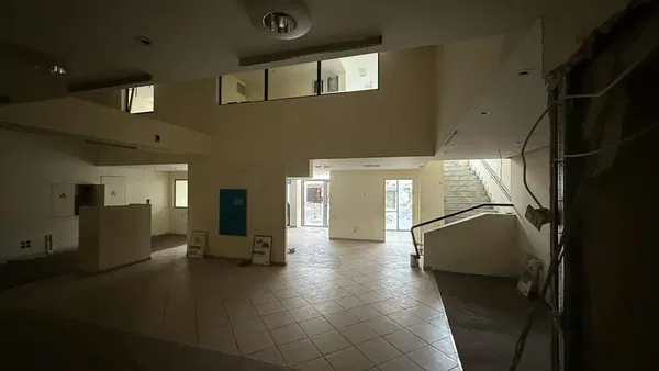 600 m² Building for Sale in Nikaia, Piraeus — photo 2