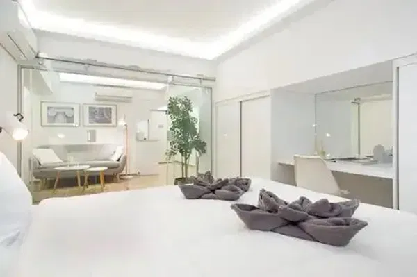 Renovated 84 m² Apartment with Three Bedrooms for Sale in Kolonaki - Lycabettus, Athens Center — photo 2