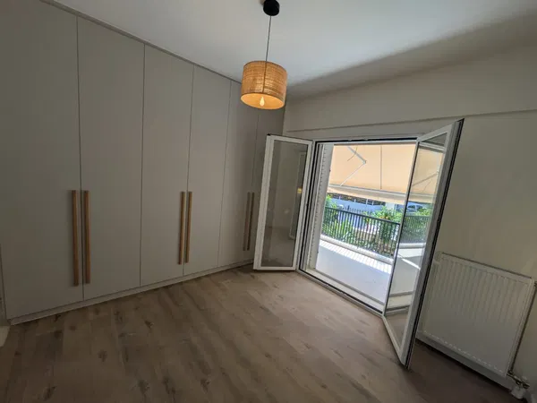 83 m² Two-Bedroom Apartment for Sale in Alimos, Athens Southern suburbs — photo 4
