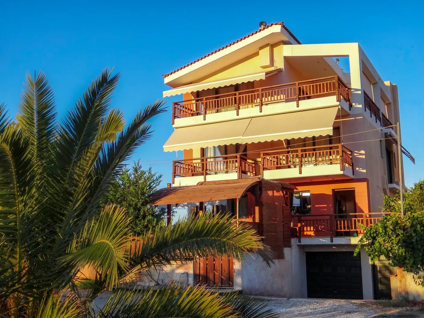 275 m² Four-Bedroom Villa for Sale in Marathonas, Athens Eastern Suburbs