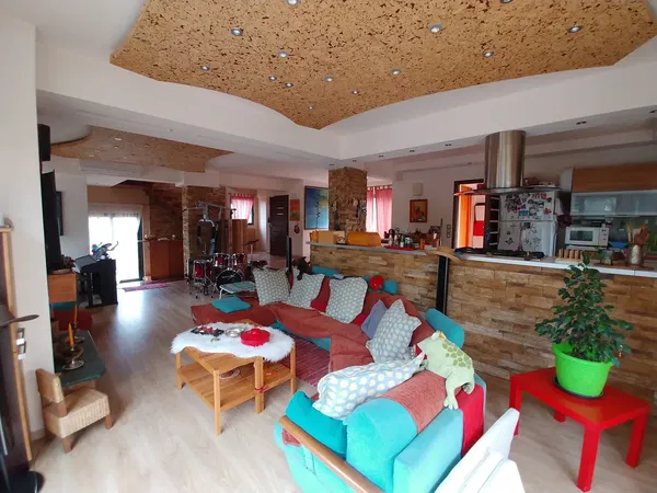 275 m² Four-Bedroom Villa for Sale in Marathonas, Athens Eastern Suburbs — photo 3