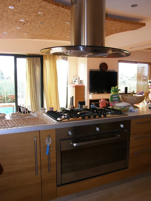 275 m² Four-Bedroom Villa for Sale in Marathonas, Athens Eastern Suburbs — photo 2
