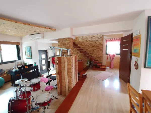 275 m² Four-Bedroom Villa for Sale in Marathonas, Athens Eastern Suburbs — photo 5