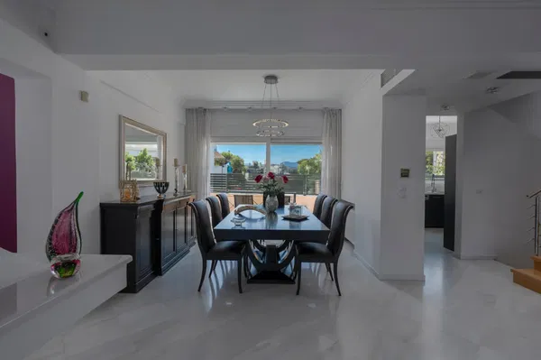 385 m² Villa with Four Bedrooms for Sale in Kifisia, Athens Northern suburbs — photo 4