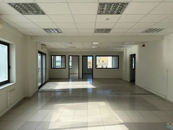 200 m² Commercial Space for Rent in Chania — photo 3